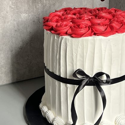 red roses valentine cake - Image 2