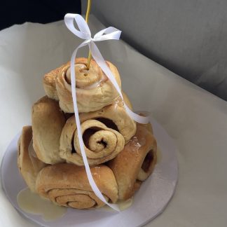 Cinnamon Roll Dream Cake